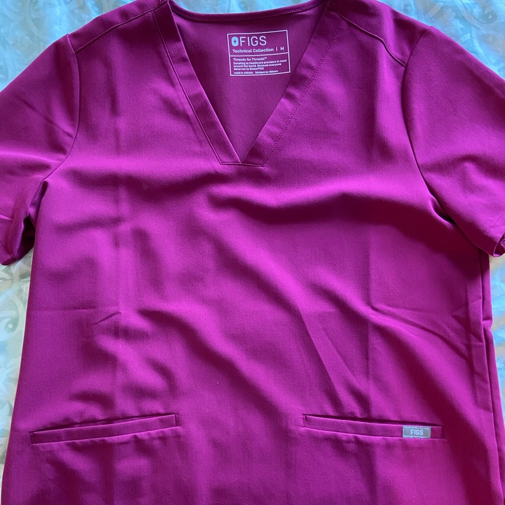 FIGS Casma 3 Pocket Scrub Top